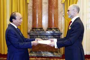 國家主席阮春福接見加拿大駐越南大使肖恩‧佩里‧史蒂爾。