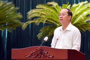 市委副書記阮胡海主持會議。