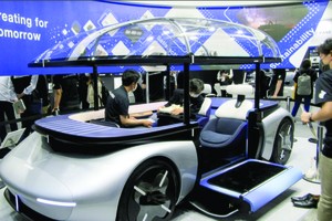 新概念車用透明樹脂覆蓋車身