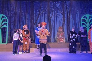 《白牙部落》兒童劇一隅。