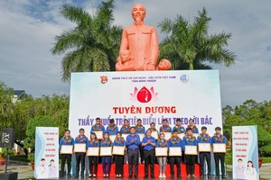 25位醫生及醫護人員獲表彰。