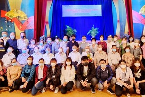 參加講座的模範會員、文藝工作者合影。