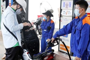 國內燃油價格隨世界價格上調。