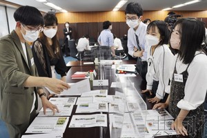 日本朝野各黨討論增加防衛費