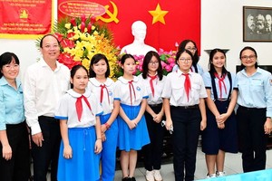 市委代表團祝賀國際兒童節