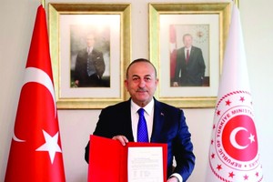 土耳其外交部長恰武什奧盧簽署改名文件後遞交至聯合國。