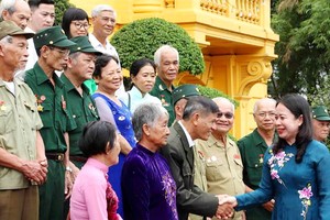 國家副主席會見革命有功者