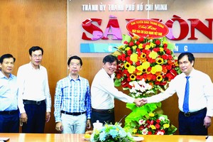 中央宣教部副部長潘春水祝賀《西貢解放報》。