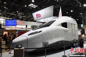 法國最新款高速列車模型在2022年法國“科技萬歲”展亮相。