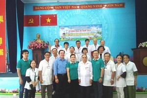 第五郡東醫會為貧困病人贈醫施藥