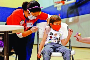 美國賓夕法尼亞州一名5歲兒童接種新冠疫苗。