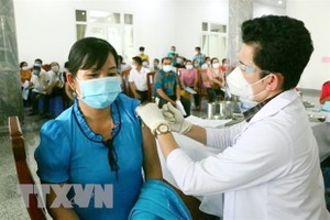 各地方在加快給民眾接種新冠疫苗。