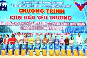 華人會館關愛崑崙島貧困戶和學生