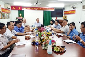 新清機械貿易股份公司黨支部會議。