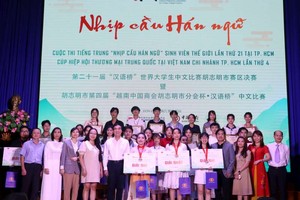 獲獎大學生與代表合照。