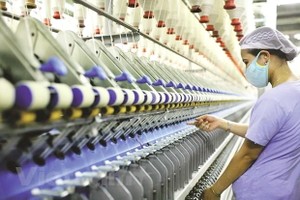 紡織品成衣企業加強生產活動。