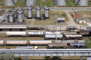 匈牙利多瑙河煉油廠（新華社）