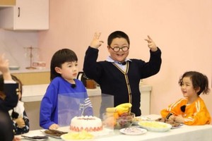 創造條件讓孩子快樂地成長是最重要。