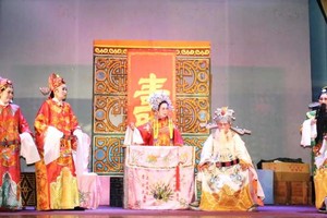 潮劇演出服務鄉親與群眾。