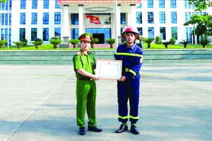 營救逾百名學生戰士獲表彰