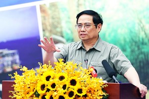 政府總理范明政會上發表。