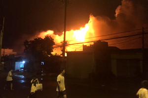 某化工原料倉庫失火