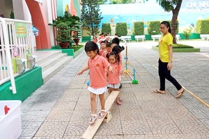 第十郡幼筍1幼兒園學童參加運動技能培訓活動。