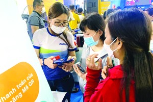 在新順加工出口區舉辦無現金集市