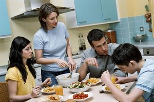 自2021年10月以來，大多數英國人降低了對食物品質的要求。圖源：互聯網