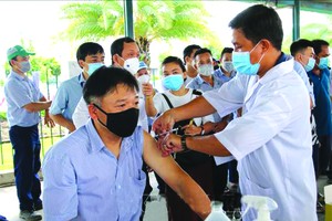 工業區為工人接種新冠疫苗。