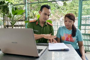 德市公安加緊開展宣傳與指引民眾通過網絡辦理各種登記手續。