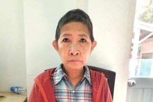 陳鳳娥正等錢去做化療。