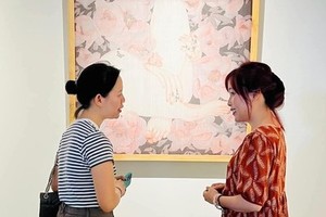 在映陽藝術空間舉辦的2022年“絲綢”畫展。