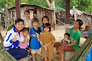 共青團胡志明市委常務處委員、勞動工人處主任黎煌明是2022年 老撾夏季志願活動指揮長。