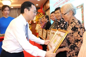 原富財監獄女政治囚犯獲崇高稱號 