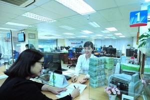 銀行向客戶提供貸款。