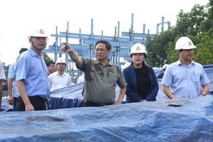 政府總理視察太原鋼鐵股份公司