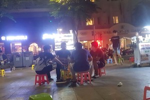 阮惠步行街的流動攤到處皆是，影響了民眾的娛樂空間。