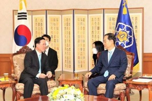 武文賞同志會見韓國總理韓德洙。