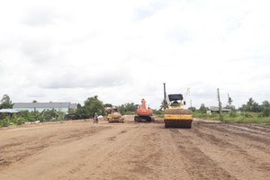 美順－芹苴高速公路一期工程規模為４條車道，最高時速是80公里，計劃在 今年內完工。