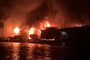 富國島 11 間民房被燒燬