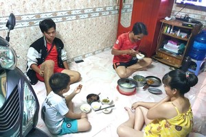 各企業必須在本月15日之前向職能機關遞 交申請租房補貼的勞工名錄。圖為平陽省的勞 工住房。