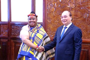 國家主席阮春福接見南非共和國駐越南特命全權大使。