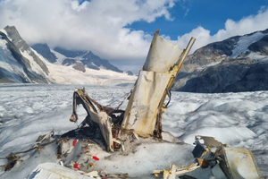 冰川消融 失事多年小飛機殘骸“現身”