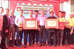 來賓祝賀勝義龍獅團獲越南紀錄。