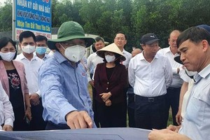 國會工作團於2022年5月視察邊和-頭頓高速公路項目。