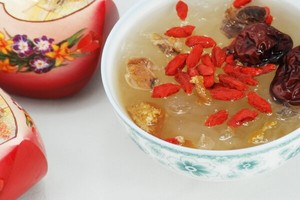 燕窩和什麼一起燉最好？