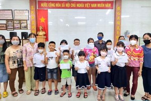 校委、老師與下午班的獲獎學生合照。