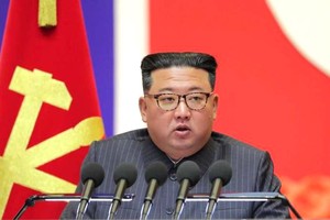 金正恩在會上發表講話。