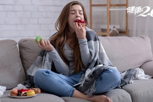 明明不餓看到食物就想吃？